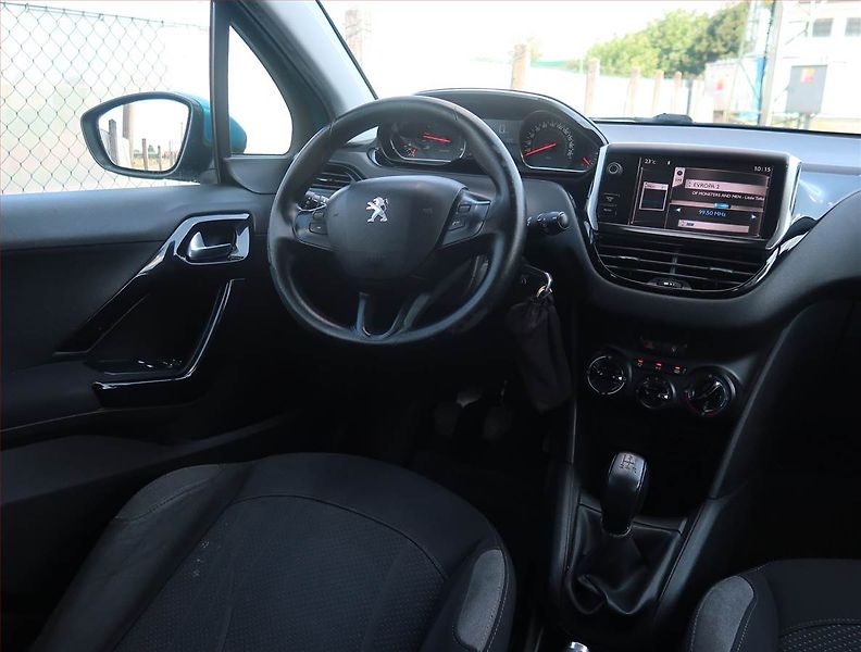 Peugeot 208 (2012) 1.4 HDI, po STK, zamluveno - fotka 7 z 16
