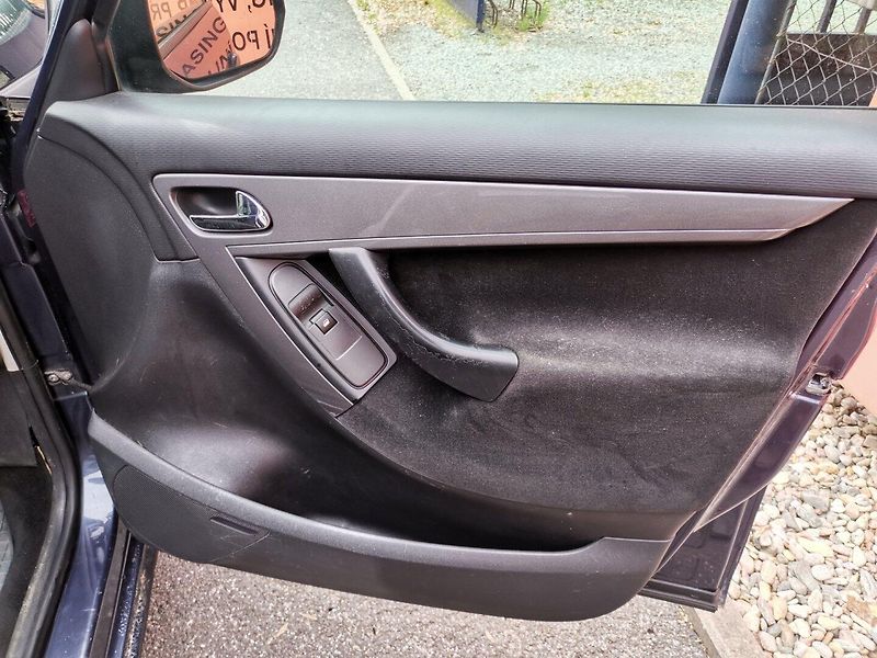 Citroën C4 Picasso (2009) 2.0HDi 100kw Automat 7míst - fotka 14 z 28