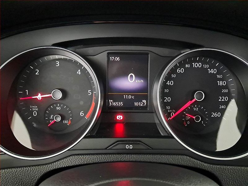 Volkswagen Passat (2016) 2.0 TDI, Tempomat - fotka 11 z 19