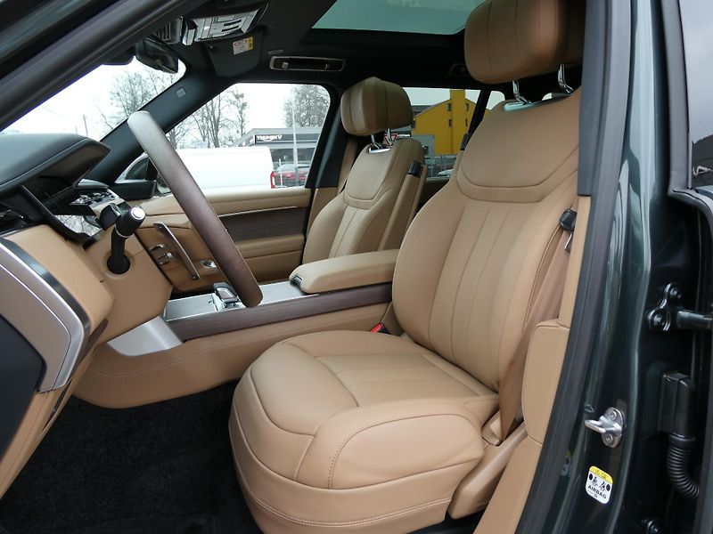 Land Rover Range Rover 4,4 Autobiography P530 - fotka 9 z 44