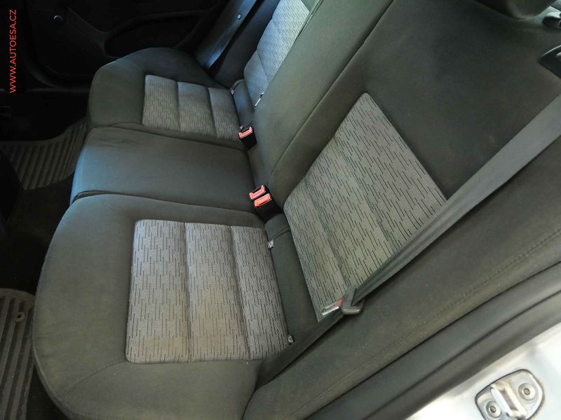 Škoda Octavia (2009) 1.9TDi, ČR, AC - fotka 10 z 20