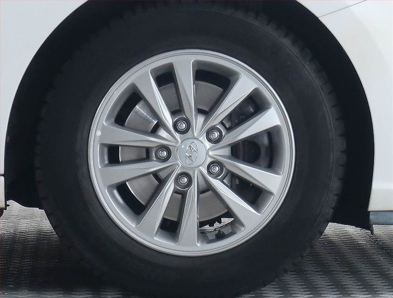 Hyundai i30 (2022) 1.0 T-GDI, ČR,1.maj - fotka 14 z 17