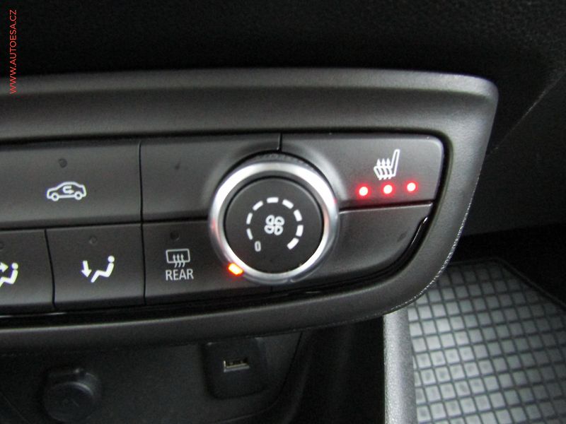 Opel Crossland X (2019) 1.2i, 1.maj,ČR, AC, výhřev - fotka 17 z 21