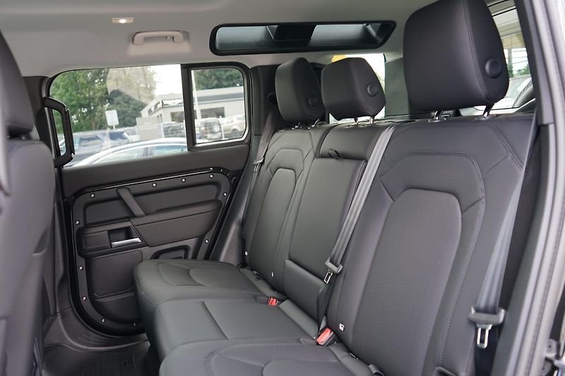 Land Rover Defender (2026) 110 3,0 S D200 - fotka 14 z 35