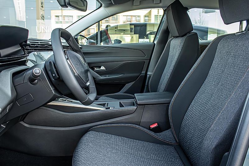 Peugeot 308 (2026) 1,5 SW ALLURE BlueHDi 130 S&S - fotka 9 z 15