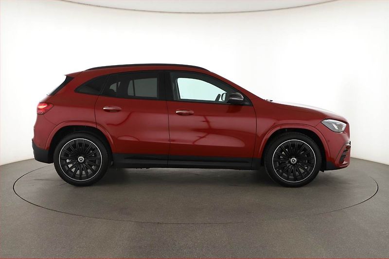 Mercedes-Benz GLA (2025) 220 4MATIC - fotka 6 z 30