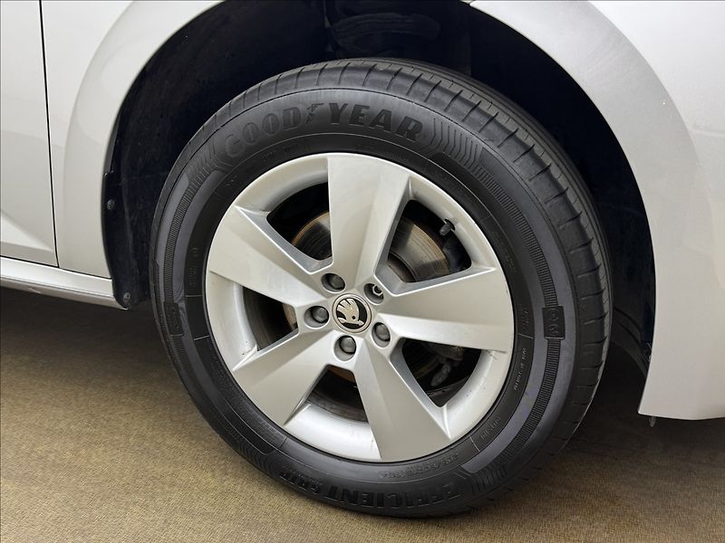 Škoda Kamiq 1,0 DSG AC LED VÝHŘEV SENZORY - fotka 34 z 36