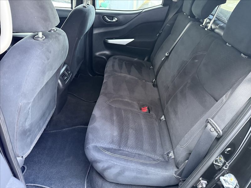 Nissan Navara 2,3 dCi Hardtop,manuál,Top sta - fotka 19 z 30
