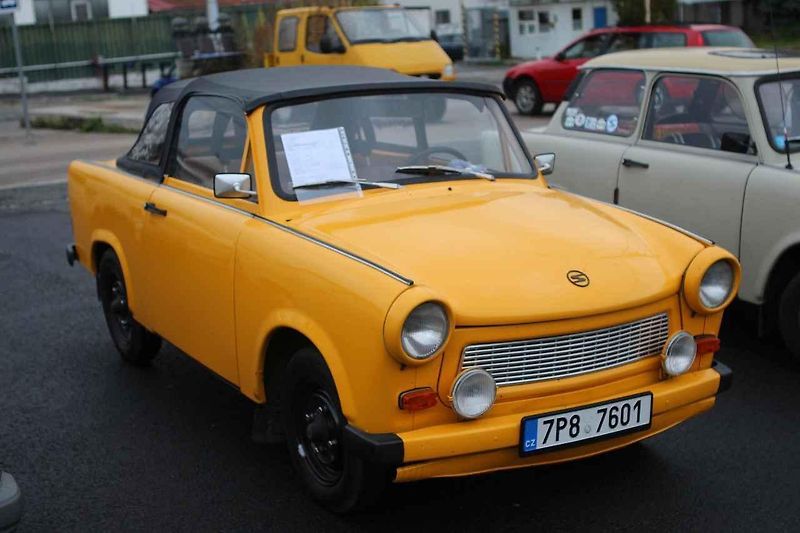 Výstava vozů Trabant při křtu knihy v plzeňském Depu 2015