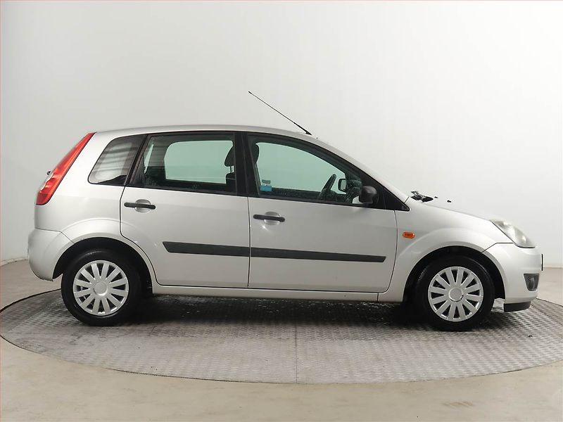 Ford Fiesta (2007) Trend 1.3 i, po STK - fotka 6 z 13