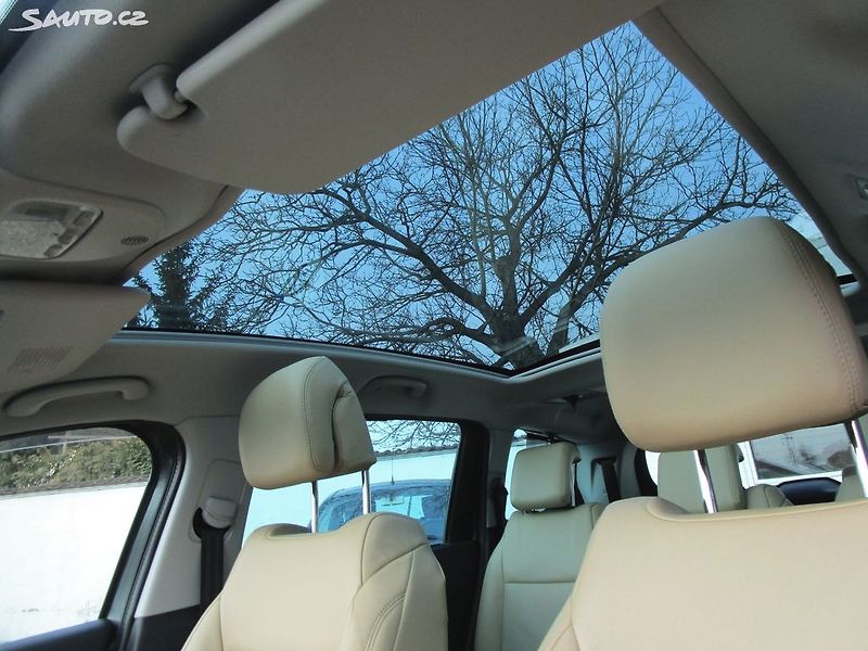 Peugeot 5008 1,6 - 115KW - NOVÁ STK - fotka 32 z 36