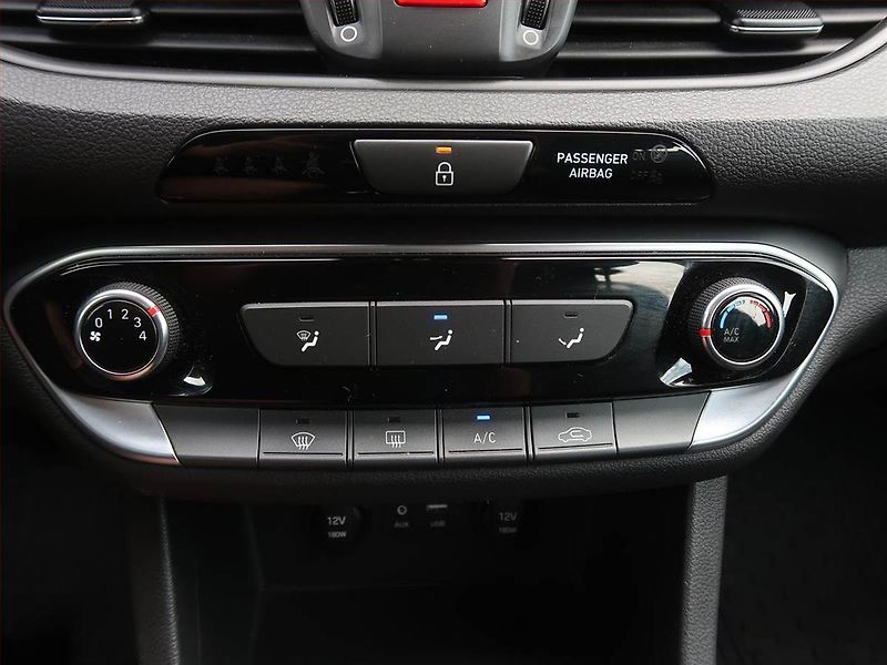 Hyundai i30 (2019) 1.4 CVVT, Tempomat - fotka 13 z 17