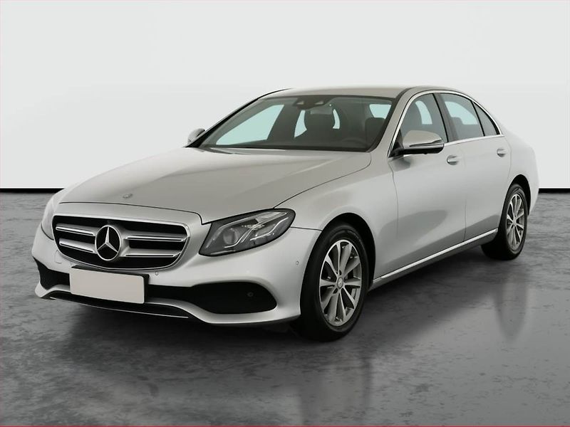 Mercedes-Benz Třídy E (2016) E 220 d 4MATIC - fotka 2 z 18