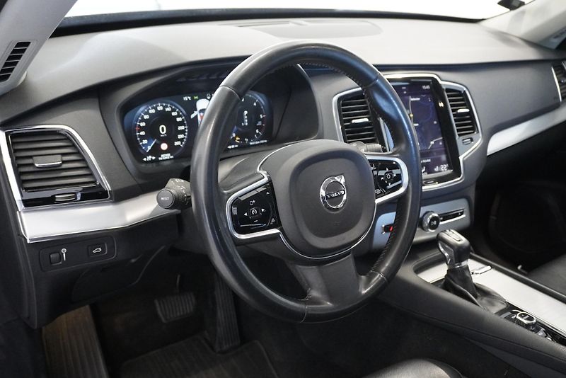 Volvo XC90 D5 MOMENTUM 4WD - fotka 13 z 33