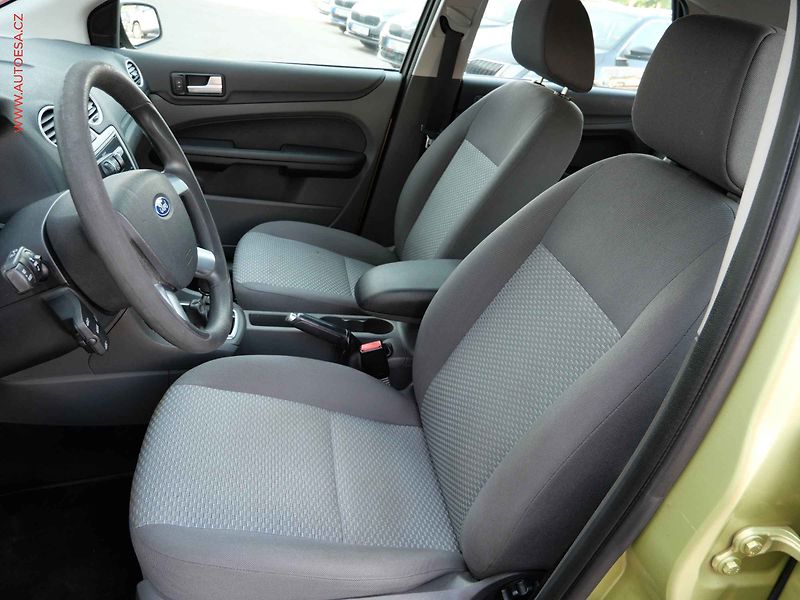 Ford Focus (2006) 1.6i, AC, park.čidla - fotka 9 z 16