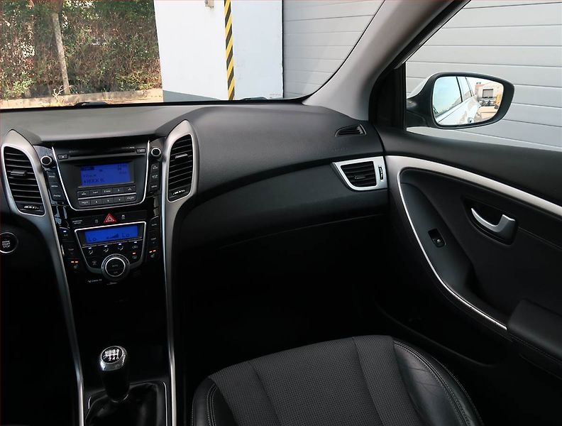Hyundai i30 (2014) 1.6 CRDi, nová STK, udržované - fotka 8 z 17