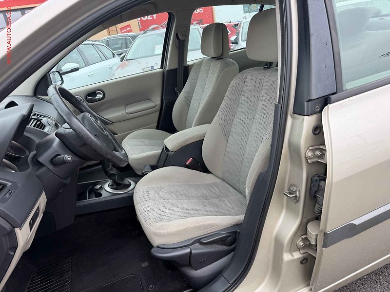 Renault Mégane (2007) 1.6i 16V, ČR - fotka 9 z 14