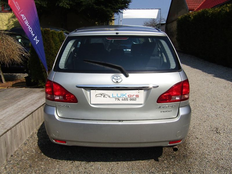 Toyota Avensis Verso (2003) 2.0 D-4D 85kW BEZ KOROZE A DPF - fotka 12 z 30