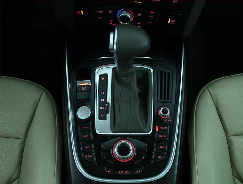 Audi Q5 (2016) 2.0 TDI, Automat, Serv.kniha - fotka 13 z 21