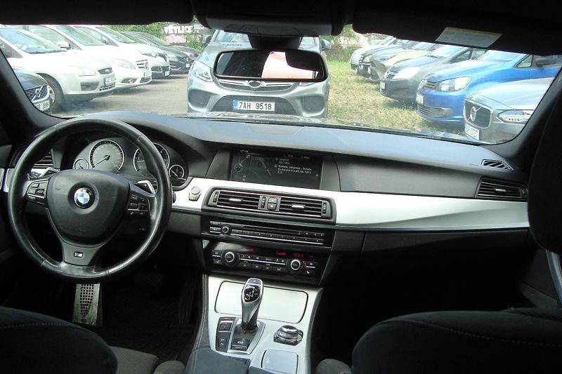 BMW Řada 5 (2013) 535d Xdrive,M-paket,S.kniha - fotka 41 z 73