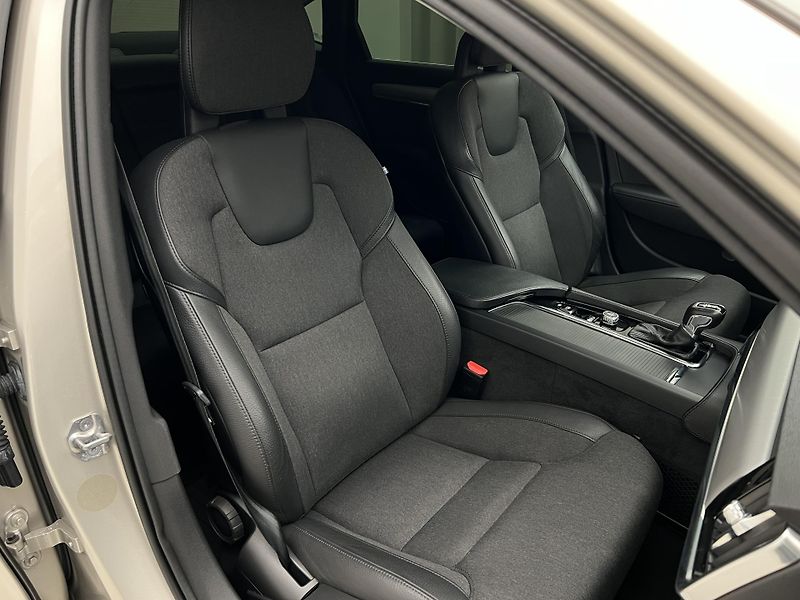 Volvo S90 D4 AWD MOMENTUM AUT - fotka 18 z 44