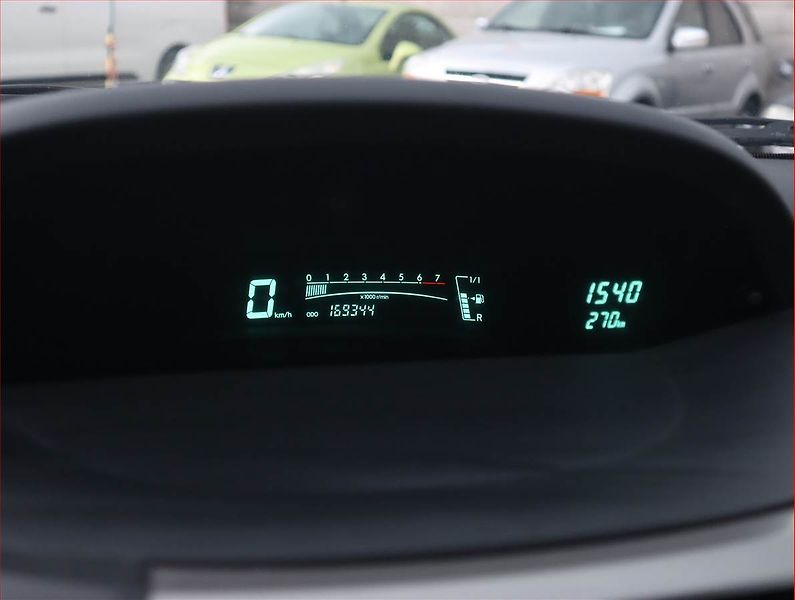 Toyota Yaris (2009) 1.33 Dual VVT-i, Serv.kniha - fotka 11 z 15