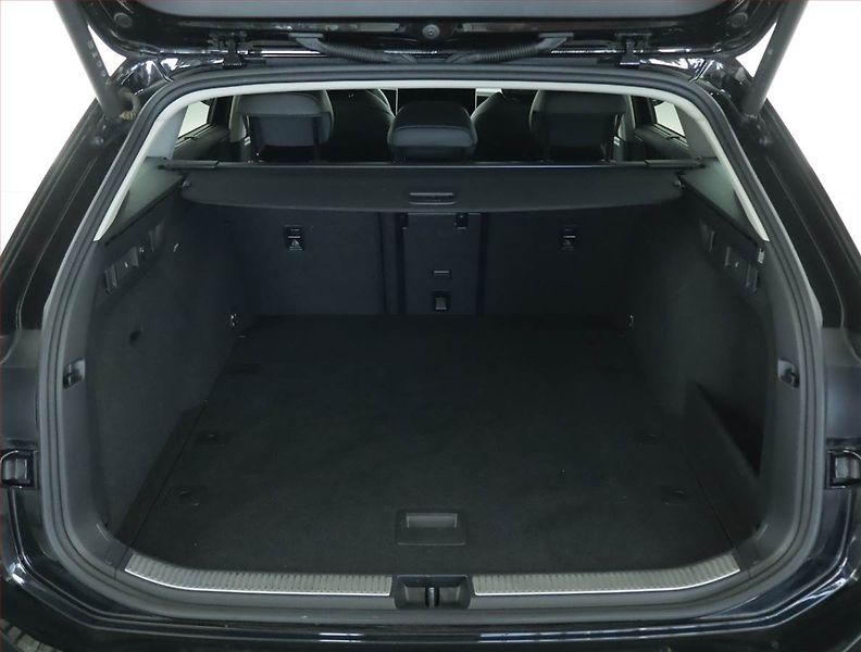 Volkswagen Passat (2024) Business 1.5 eTSI ACT - fotka 14 z 16