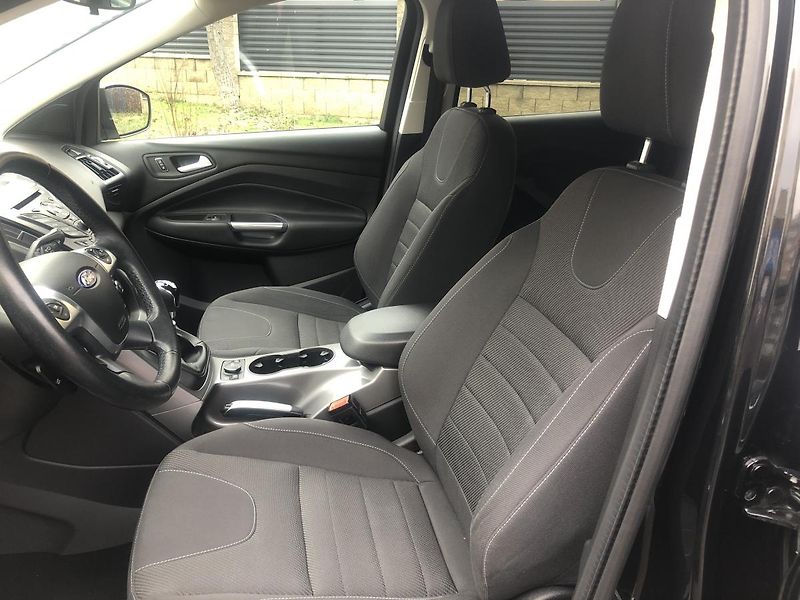 Ford Kuga (2015) 1,5 110kW 1.majitel pěkný stav - fotka 26 z 63