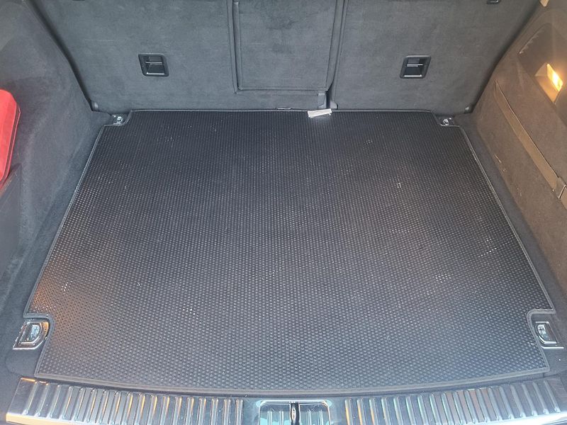 Volkswagen Touareg 4.2V8 TDi 250kW*1.MAJITEL* - fotka 29 z 40