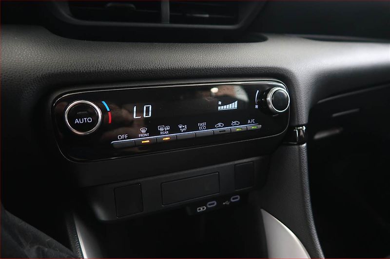 Toyota Yaris (2024) 1.5 VVT-i Hybrid - fotka 16 z 19