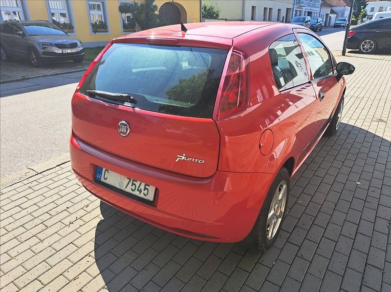 Fiat Punto 1,2 i - fotka 9 z 32