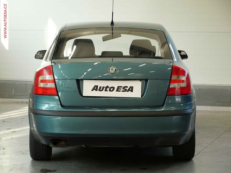 Škoda Octavia (2005) 1.6FSi, ČR, AC, STK4/28 - fotka 5 z 17