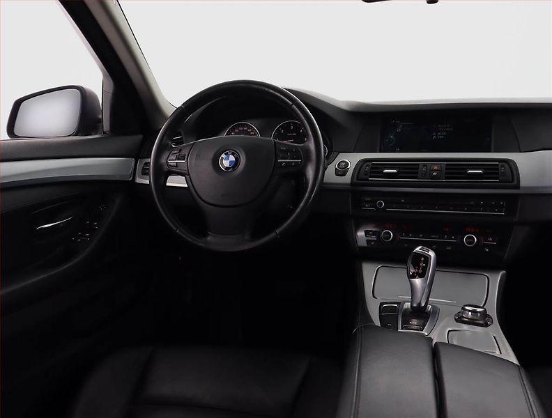 BMW Řada 5 (2013) 530d, Automat, Navi, Xenony - fotka 7 z 24