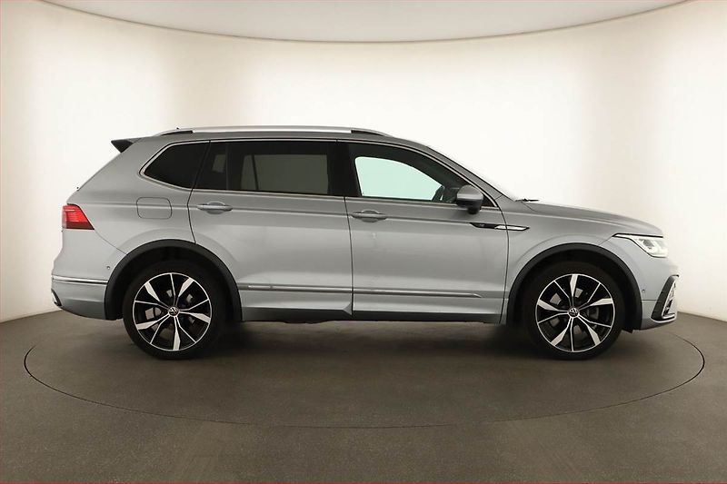 Volkswagen Tiguan Allspace (2022) R-Line 2.0 TSI - fotka 6 z 17