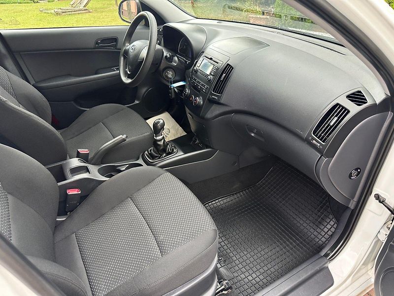 Hyundai i30 (2011) CW 1.6Crdi 66kw FIFA - fotka 14 z 24