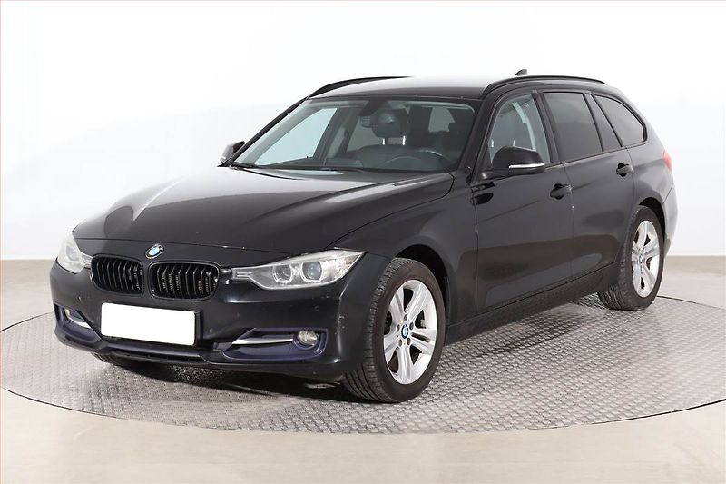 BMW Řada 3 (2015) 318 d, Automat, Serv.kniha - fotka 2 z 27