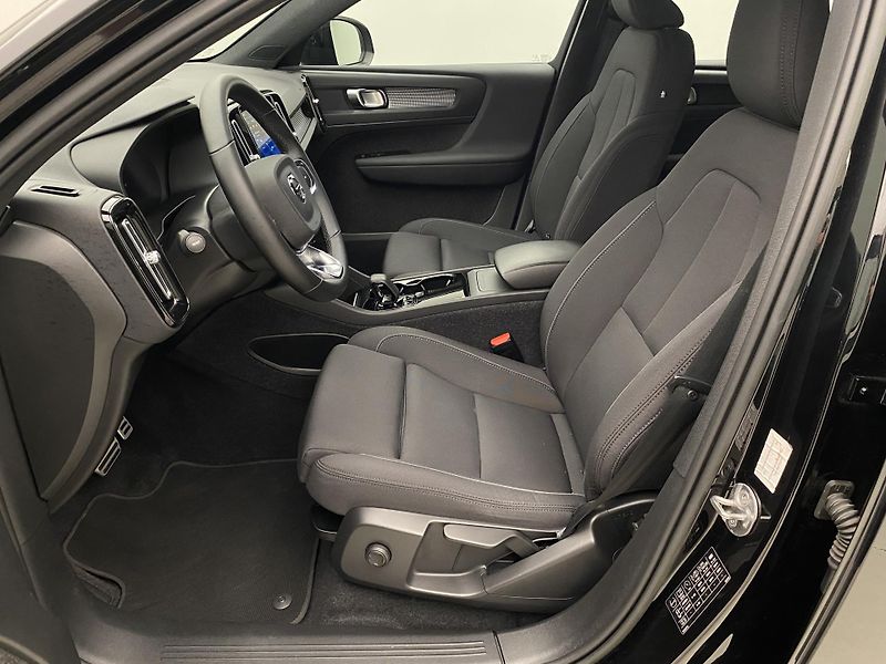 Volvo XC40 PURE ELECTRIC RECHARGE CORE - fotka 3 z 52
