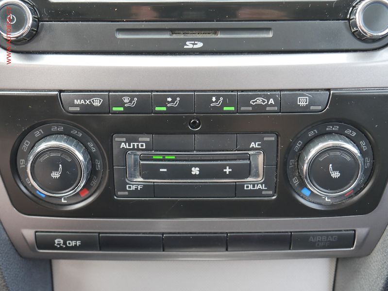 Škoda Octavia (2012) 1.6 TDi, ČR, Elegance - fotka 15 z 23