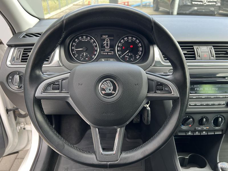 Škoda Rapid (2015) 1,6TDi 77kW AMBITION - fotka 11 z 32
