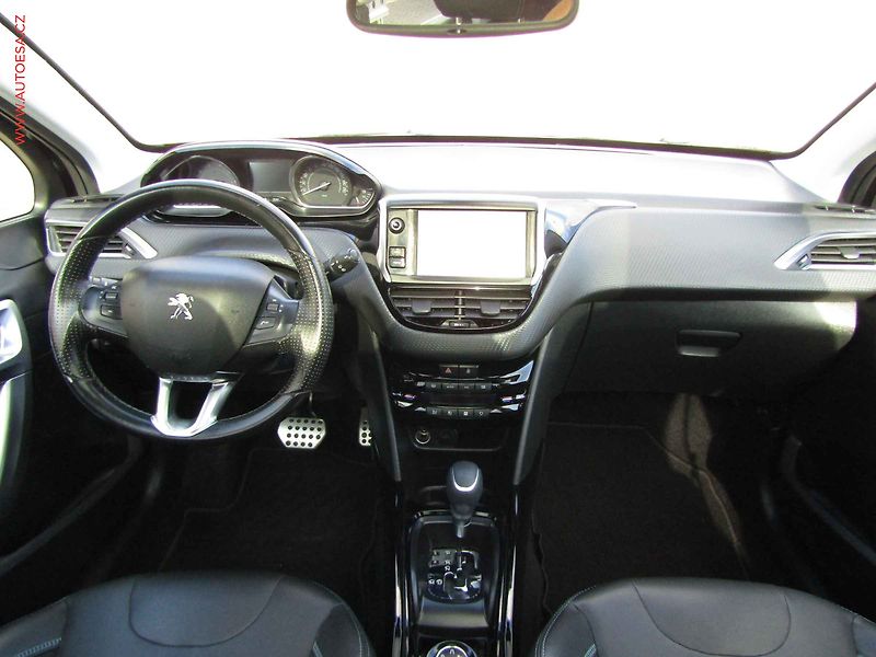 Peugeot 2008 (2019) 1.2PT, Crossway, AT, panor - fotka 8 z 22