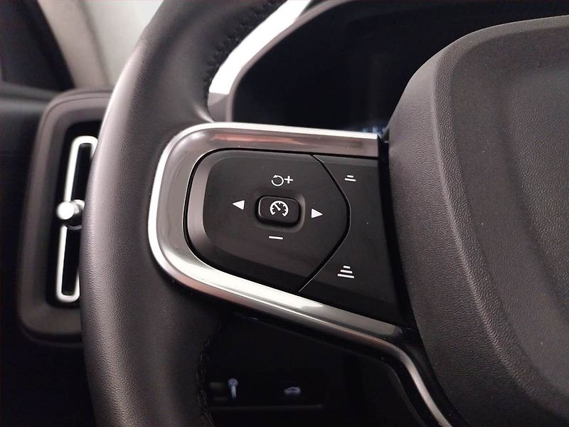 Volvo XC40 (2024) T2 - fotka 17 z 21