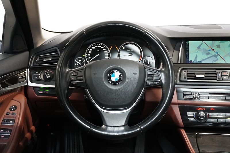 BMW Řada 5 530xD,NZ.TOP,PANO,ADAPTIVE LED - fotka 25 z 40
