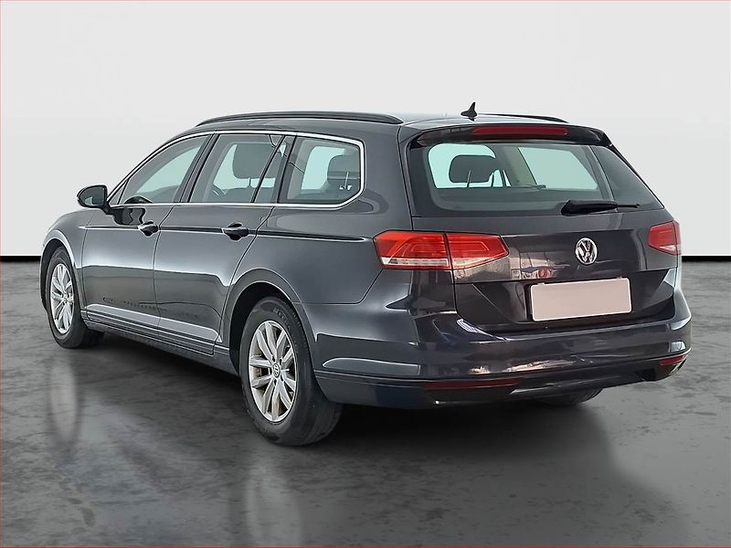 Volkswagen Passat (2018) 2.0 TDI, Automat, Navi - fotka 4 z 17