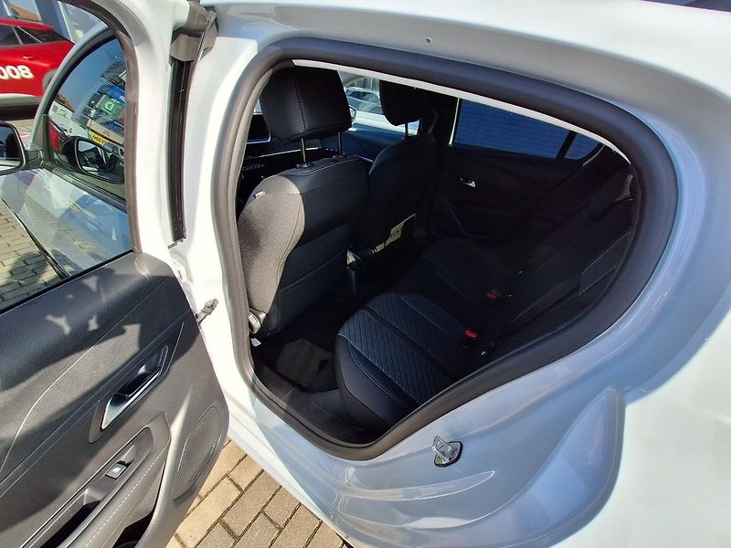 Peugeot 208 (2026) ALLURE PureTech 100 MAN6 - fotka 12 z 17
