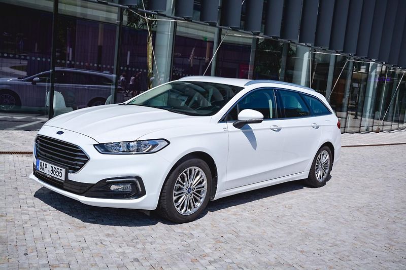 Ford Mondeo (2021) 2.0 138kw Hybrid ecvT TITANIUM - fotka 25 z 32