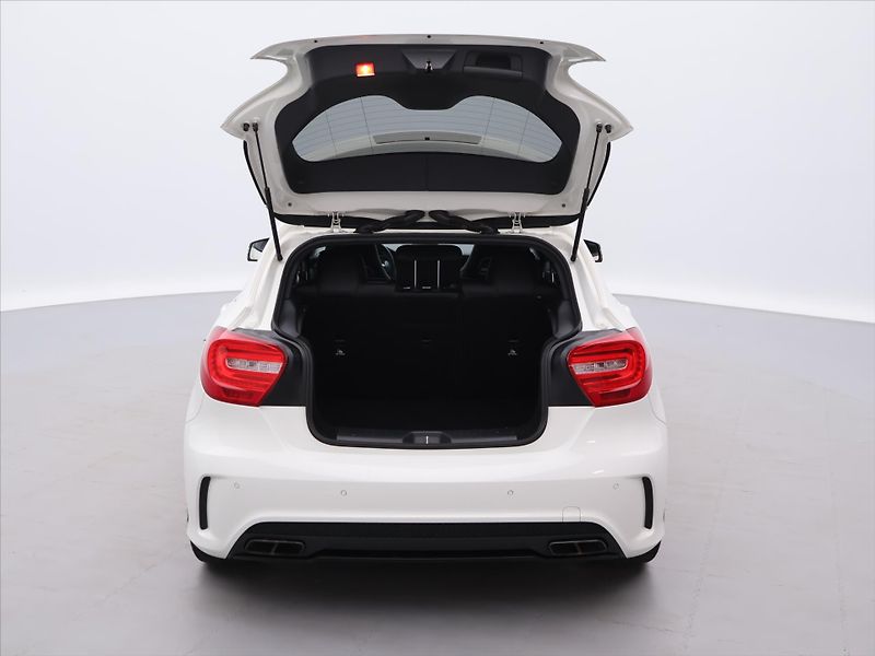 Mercedes-Benz Třídy A 2,0 45 265 kW 4Matic AMG Aut. - fotka 9 z 33