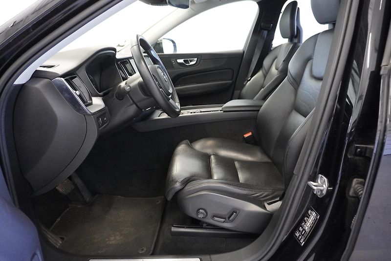 Volvo XC60 (2017) - fotka 12 z 29