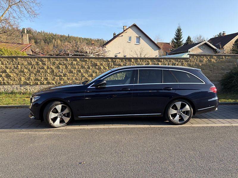 Mercedes-Benz Třídy E (2018) 350D4x4,EXCLUSIV,tažné,PANORAM - fotka 18 z 19