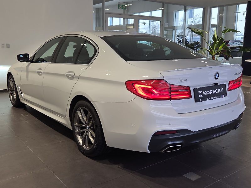 BMW Řada 5 (2018) 530d xDrive M Sport - fotka 4 z 16
