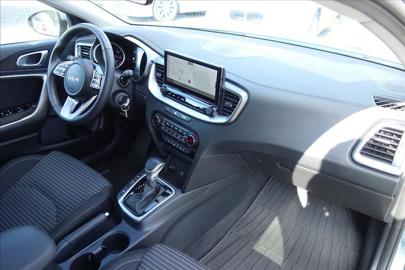 Kia Ceed 1,5 T-GDi,ČR,1 MAJ.,SERV.KN. - fotka 12 z 40